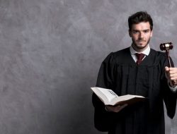 Pengacara dan Peran Pentingnya dalam Masyarakat Modern